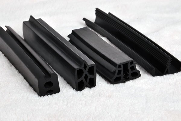 Gioăng cao su chặn nước cửa xe