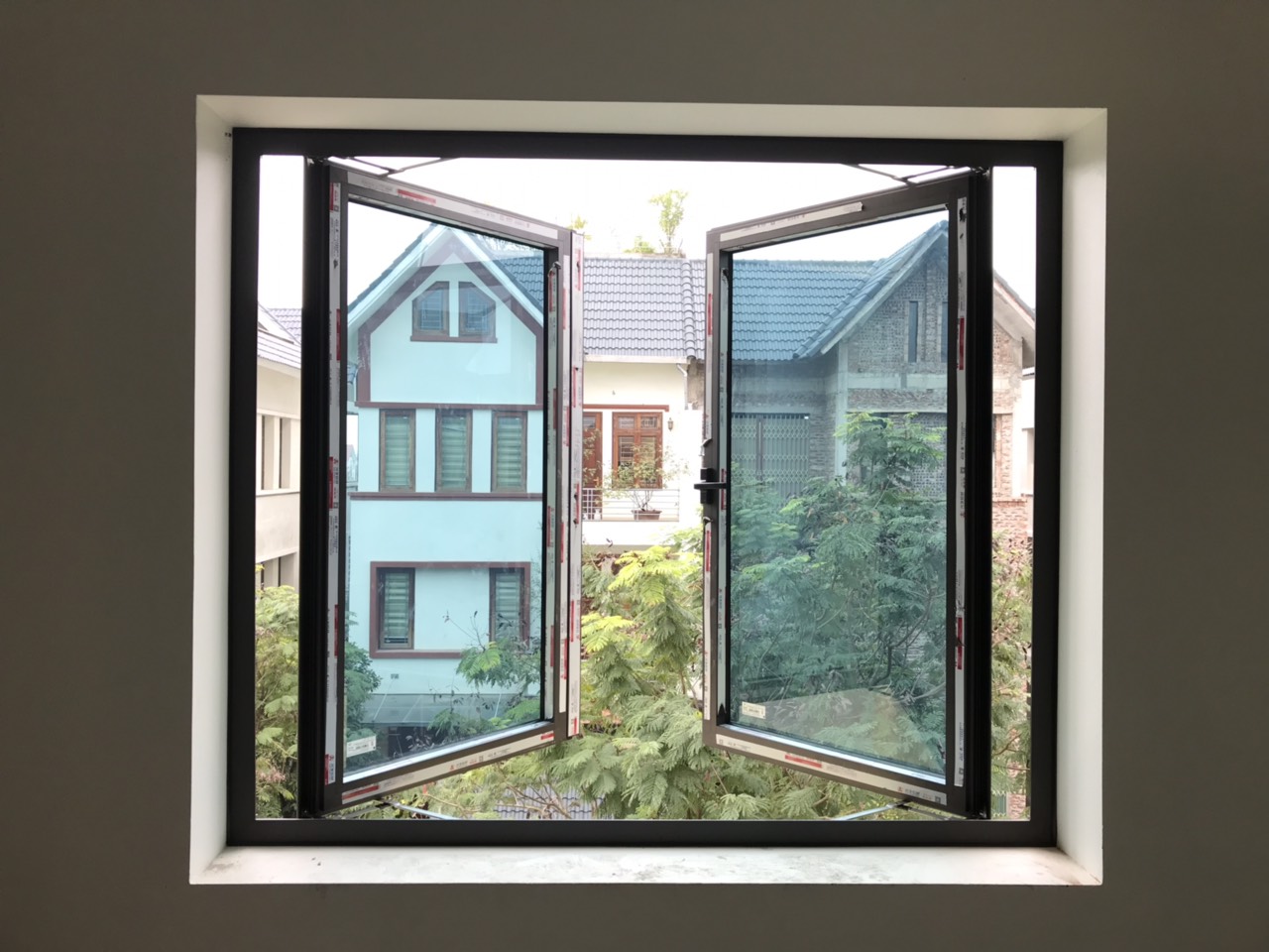 gioăng EPDM cửa sổ mở quay
