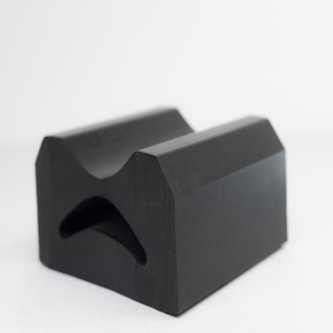 Ron đệm va hầm tầu