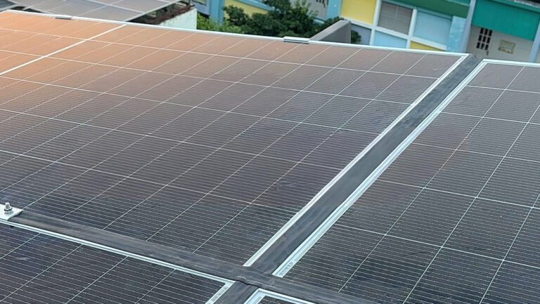 ron cao su kín nước lắp tấm pin mặt trời